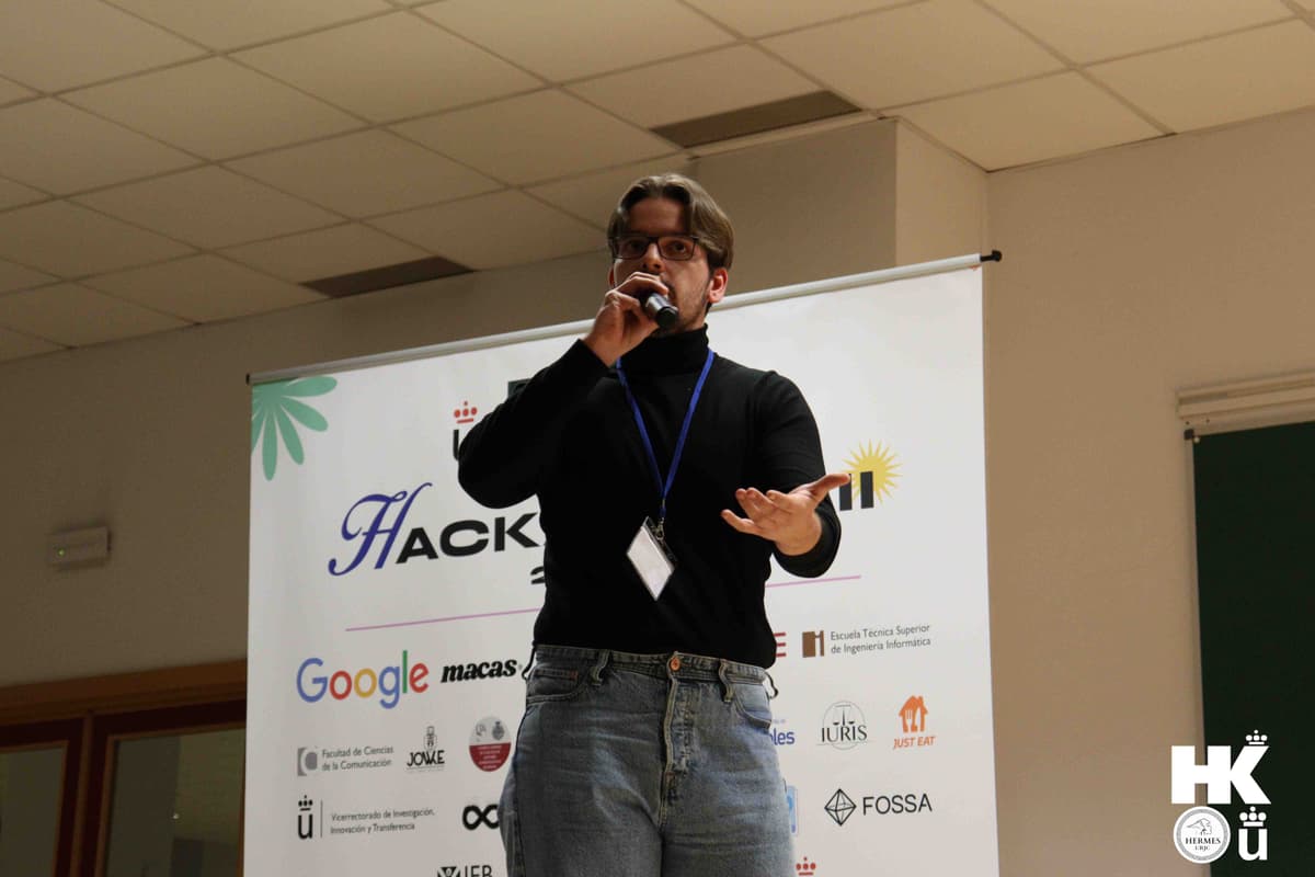 Ponente durante charla